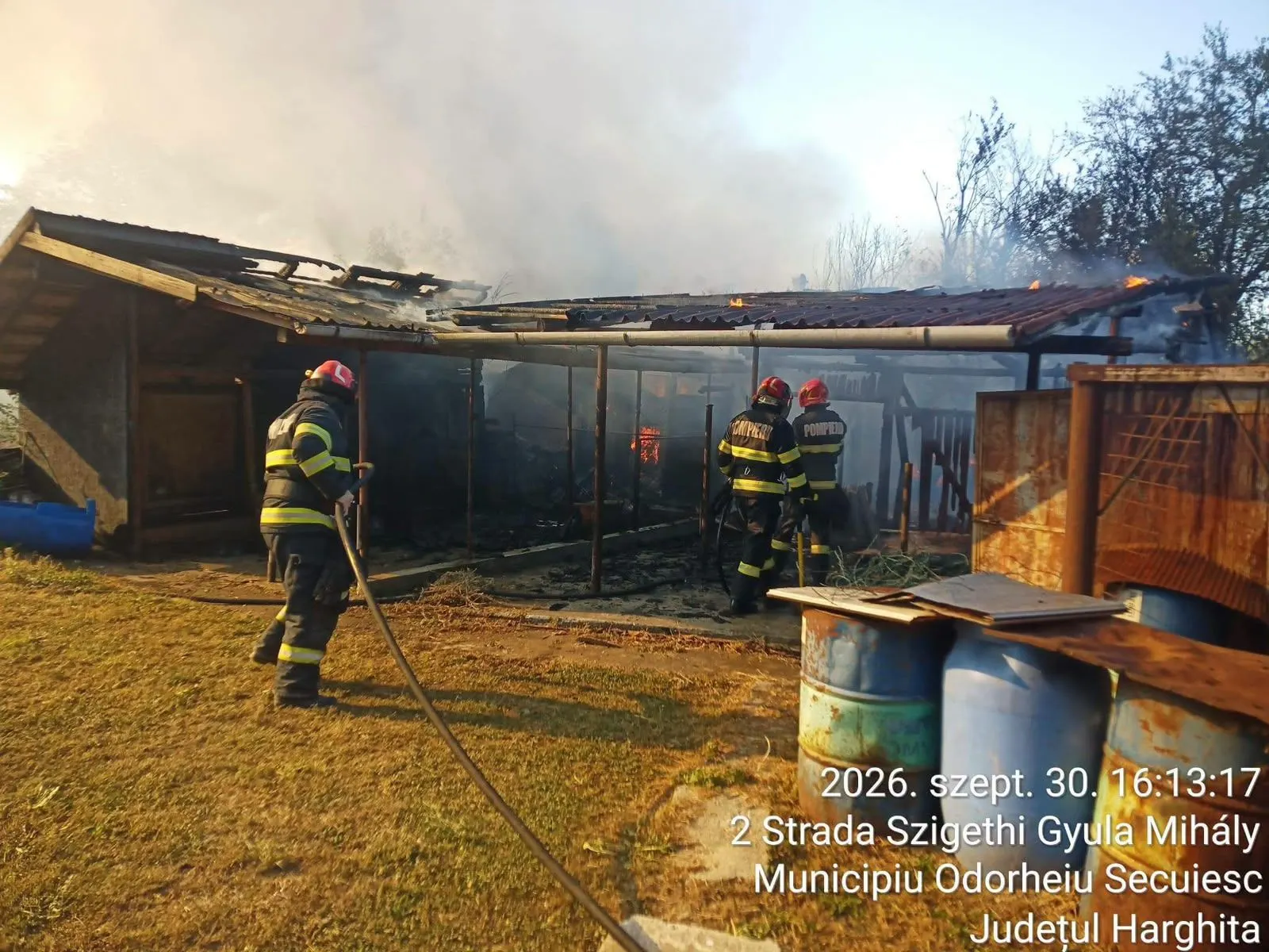 Suseni și Ciumani: două incendii la gospodării; baloți de fân și un grajd, distruse